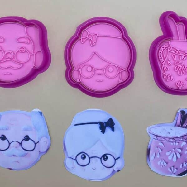 3 CORTADORES DE GALLETAS CON SELLO ABUELA, ABUELO Y JARRO 8 CM