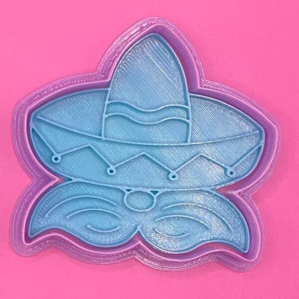 CORTADOR DE GALLETAS CON SELLO BIGOTES CON SOMBRERO