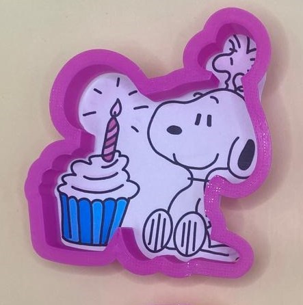 CORTADOR DE GALLETAS SNOOPY CON QUEQUITO DE CUMPLEAÑOS 10CM