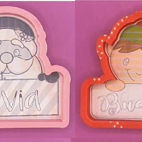 2 CORTADORES DE GALLETAS SANTA Y DUENDE CON LETRERO 8 CM