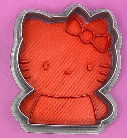 CORTADOR DE GALLETAS HELLO KITTY CON SELLO 9 CM