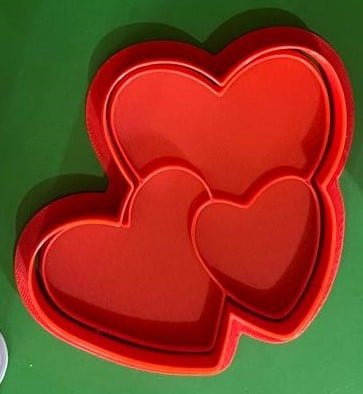 CORTADOR DE GALLETAS 3 CORAZONES CON SELLO MARCADOR 10 CM