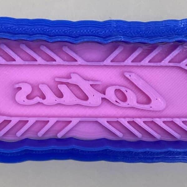 CORTADOR GALLETA LOTUS CON SELLO MARCADOR 8 CM